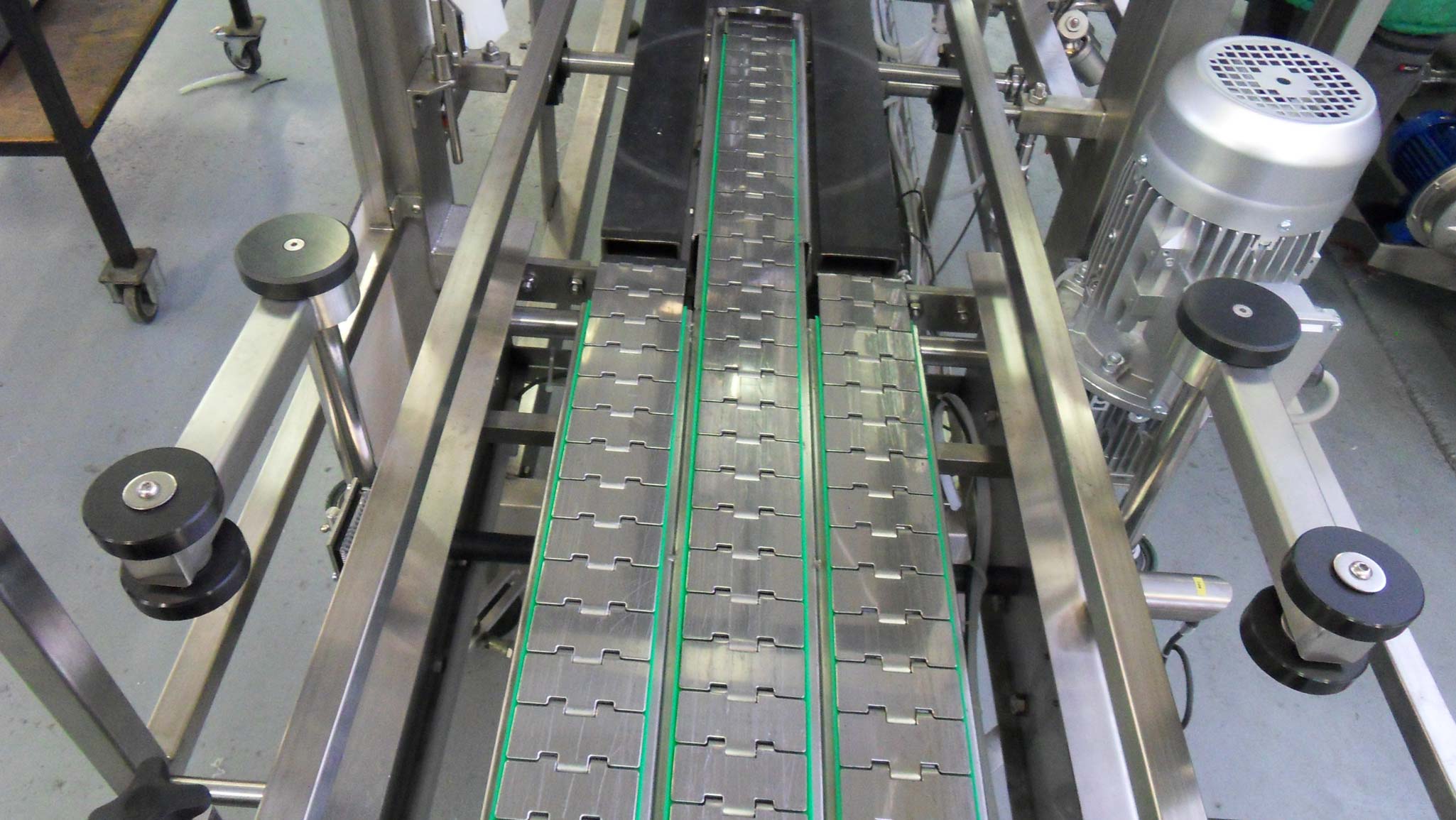 b-r-a-modular-keg-line--chain-conveyer